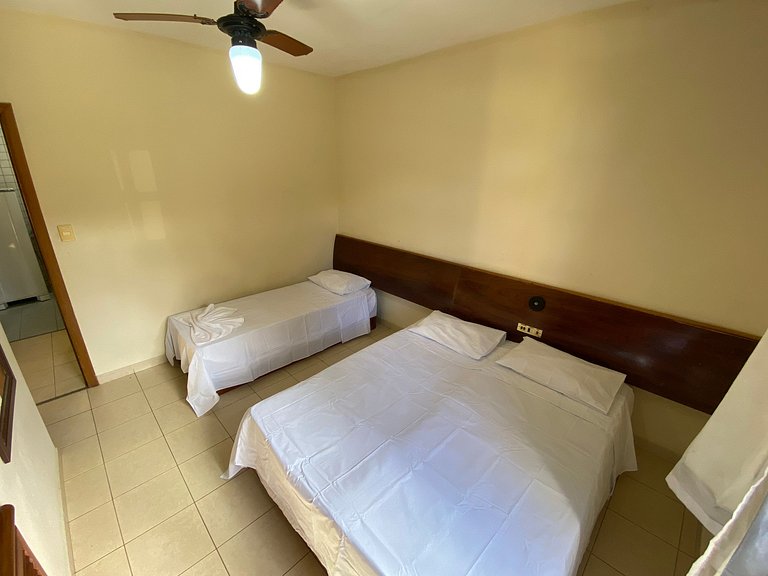 128 - quarto e sala a 100m da praia