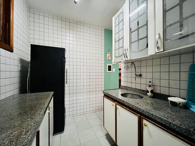 128 - quarto e sala a 100m da praia