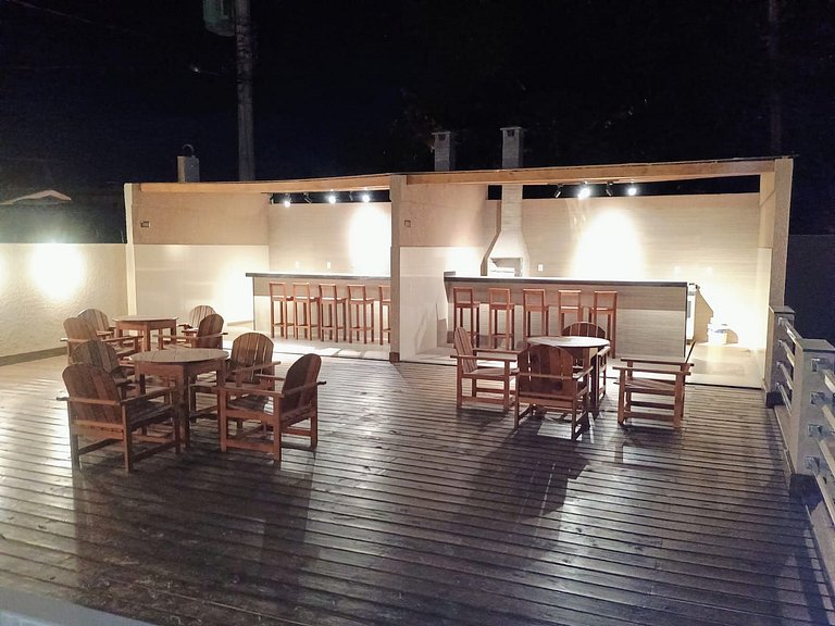 Duplex em cond. com 2 piscinas e 4 churrasqueiras