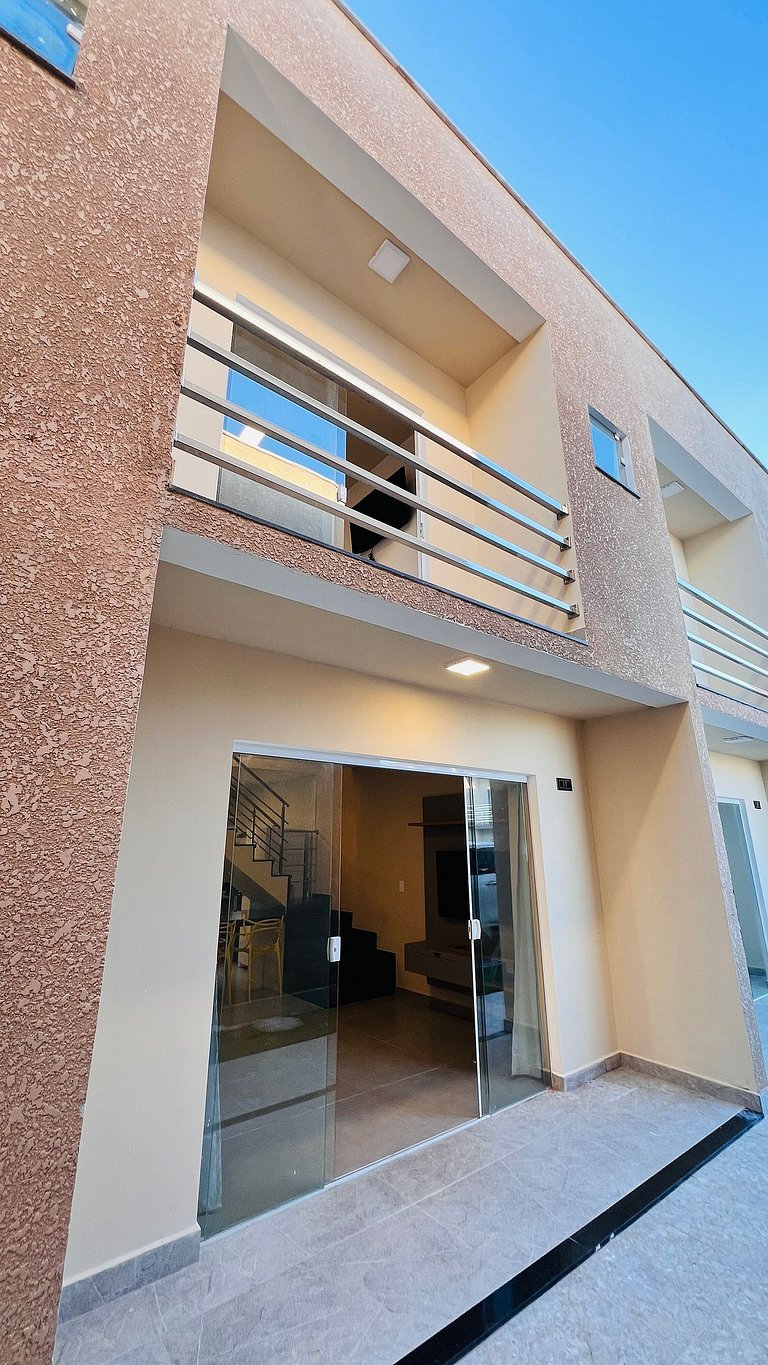 Duplex em cond. com 2 piscinas e 4 churrasqueiras
