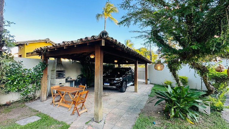 Casa individual com 3/4 apenas 100m da praia