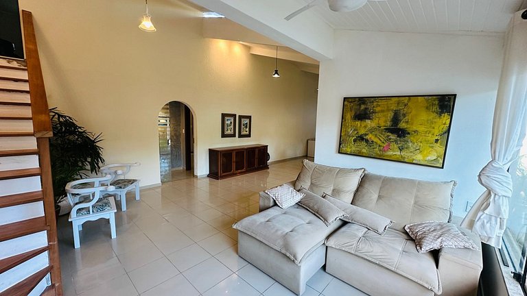 Casa individual com 3/4 apenas 100m da praia