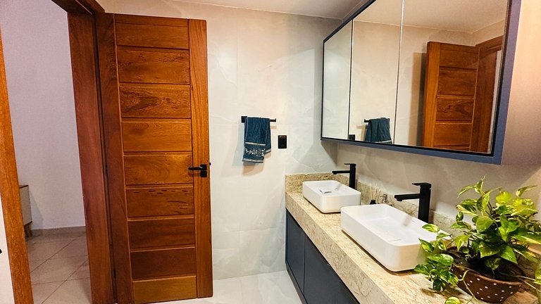 Casa individual com 3/4 apenas 100m da praia