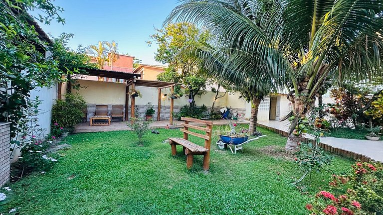 Casa individual com 3/4 apenas 100m da praia