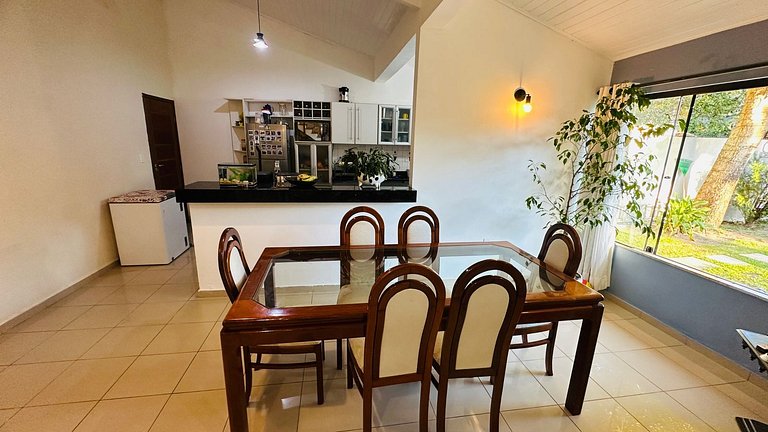 Casa individual com 3/4 apenas 100m da praia